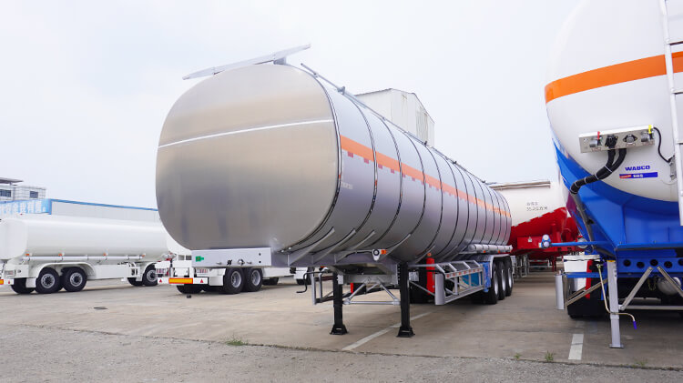 Stainless Steel Semi Tanker Trailer for Sale in Rio Haina Dominican