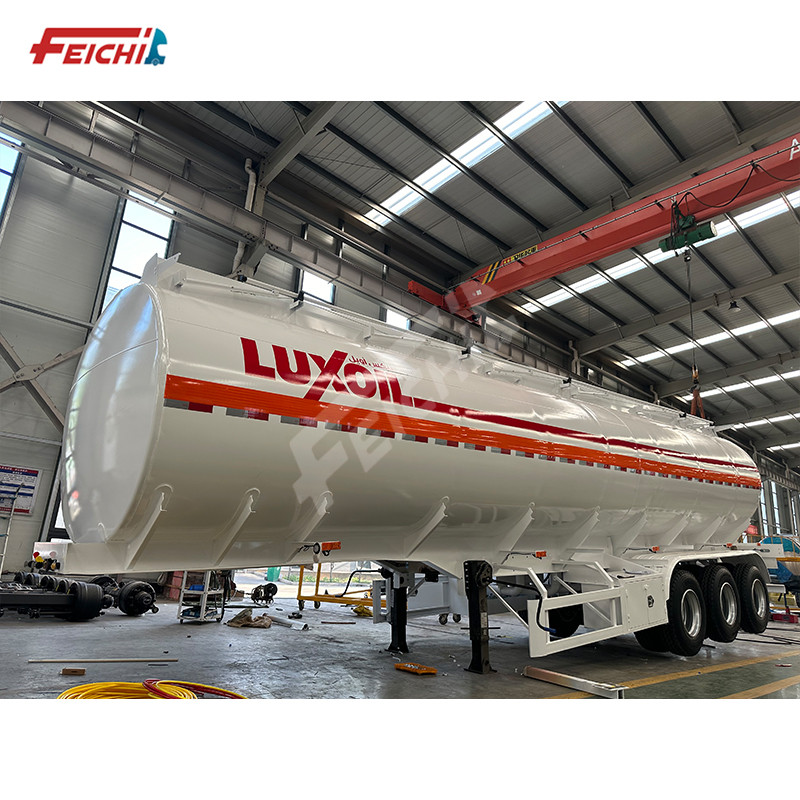 Preferred Long haulage 45000 litre large capacity tanker 3-axle at favourable prices 