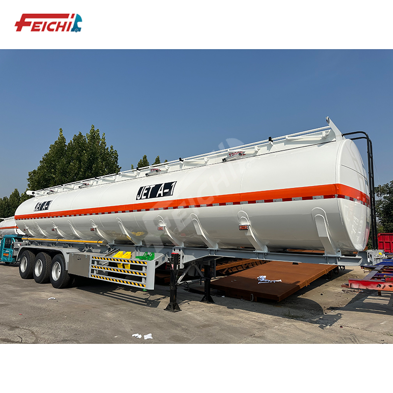  China three-axle oil semi-trailer tanker can be loaded with petrol diesel high strength corrosion r