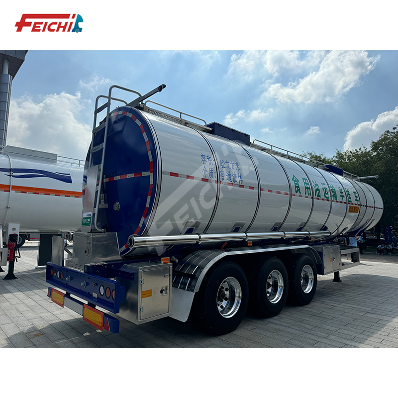 China three-axle cooking oil semi-trailer tanker can be loaded with petrol diesel high strength corr