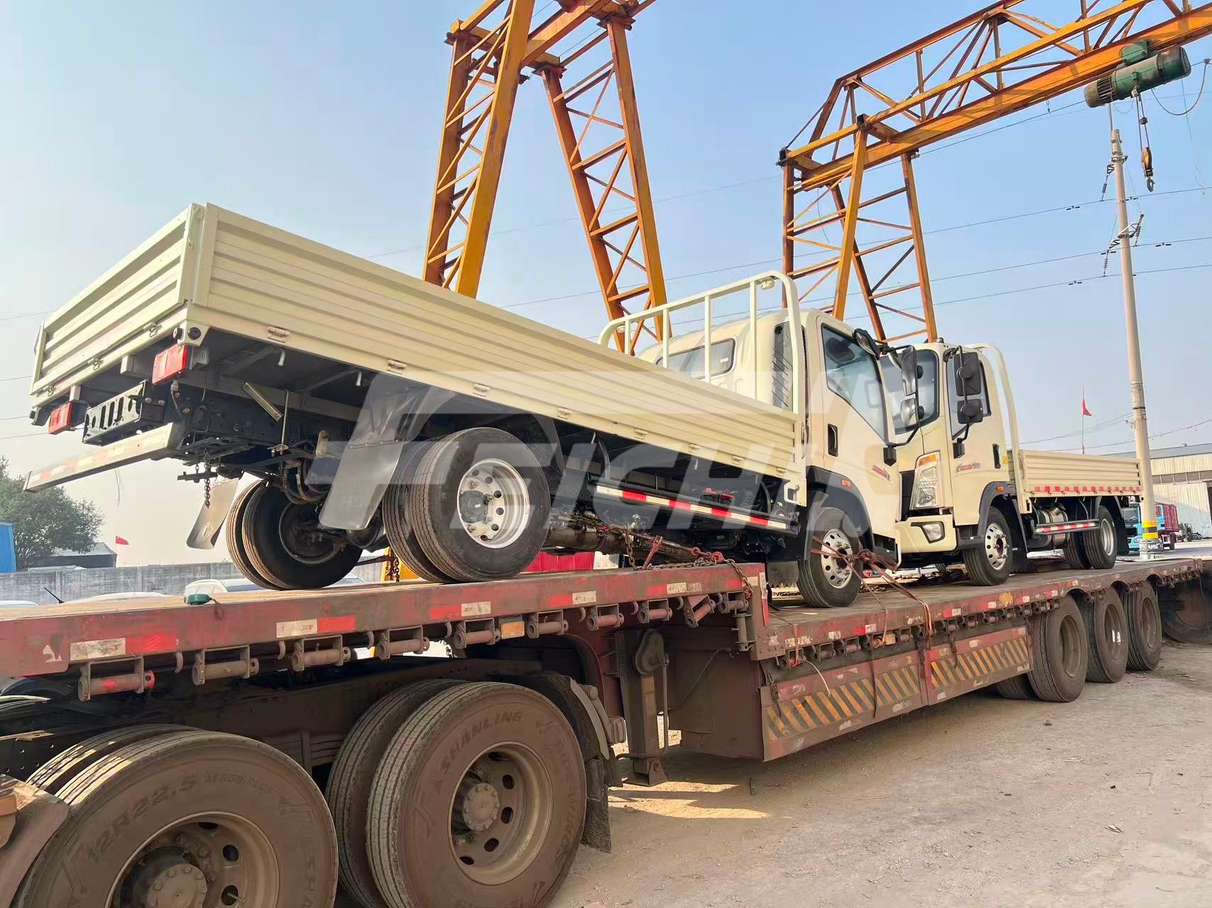 Two HOWO Light Cargo Trucks Bound for Ke